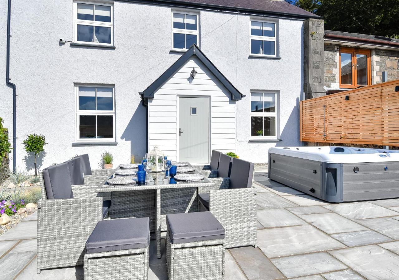 Tyr Ysgol Villa Pwllheli Exterior photo